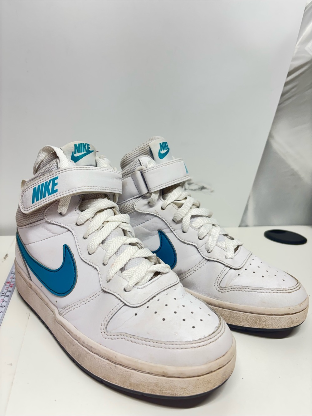 Nike Court Borough Mid 2 size 5Y